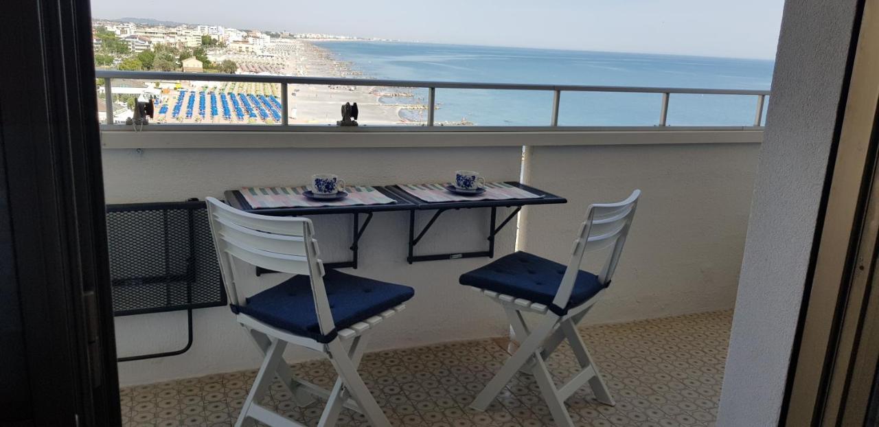Sul Mare... Appartement Misano Adriatico Buitenkant foto